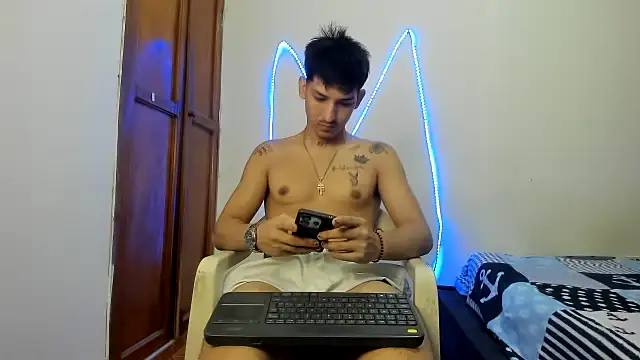 Snapshot of MasterSEX420 chatting on November 28, 2025, 1:25 pm MasterSEX420 online show from November 28, 2025, 1:25 pm