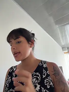 Snapshot of EmmaTorres_ chatting on June 17, 2026, 10:43 pm EmmaTorres online show from June 17, 2026, 10:43 pm