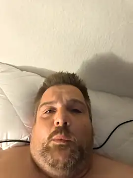 Snapshot of Ronny2510 chatting on November 21, 2025, 10:41 pm Ronny2510 online show from November 21, 2025, 10:41 pm