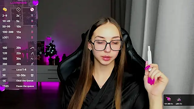 Snapshot of Sm0ly chatting on December 17, 2024, 2:33 am Sm0ly online show from December 17, 2024, 2:33 am