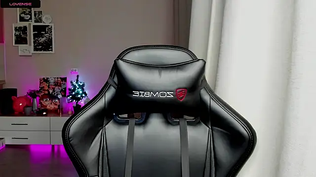 Snapshot of Sm0ly chatting on February 3, 2025, 1:19 am Sm0ly online show from February 3, 2025, 1:19 am