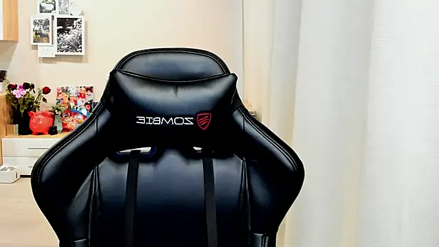 Snapshot of Sm0ly chatting on October 17, 2025, 2:37 am Sm0ly online show from October 17, 2025, 2:37 am