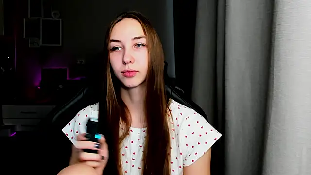 Snapshot of Sm0ly chatting on November 8, 2025, 3:39 am Sm0ly online show from November 8, 2025, 3:39 am