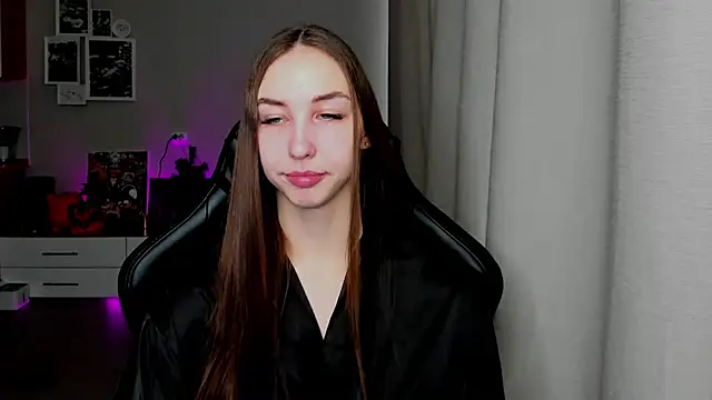 Snapshot of Sm0ly chatting on April 1, 2026, 2:45 am Sm0ly online show from April 1, 2026, 2:45 am