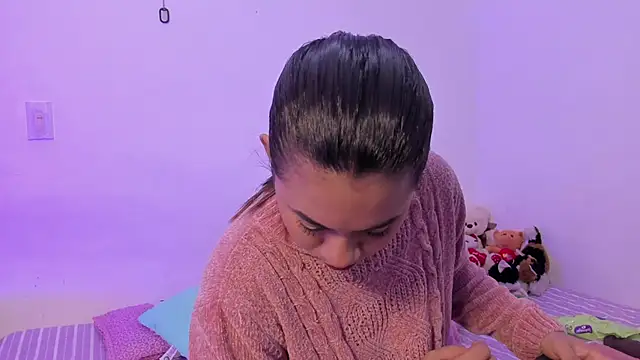 Snapshot of crystalvazquez chatting on October 21, 2025, 12:28 pm crystalvazquez online show from October 21, 2025, 12:28 pm