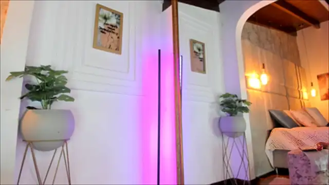 Snapshot of AlessiaLondon chatting on February 7, 2025, 6:45 am AlessiaLondon online show from February 7, 2025, 6:45 am