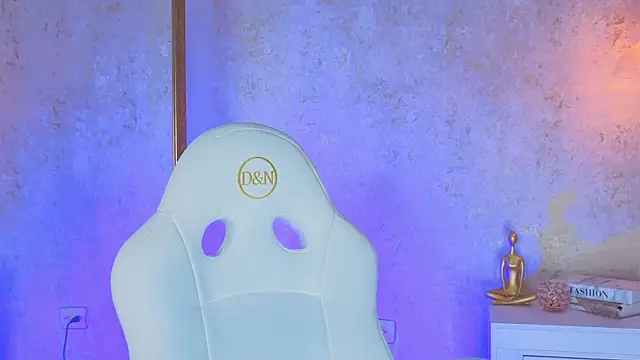 AlessiaLondon online show from December 16, 2025, 2:49 am