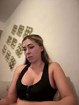 RaquelleDevon online show from January 7, 2026, 5:48 pm