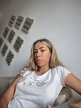 RaquelleDevon online show from July 6, 2026, 10:23 am