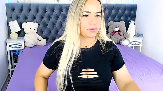 Snapshot of MilenaMiler_X chatting on September 15, 2025, 6:35 am MilenaMiler X online show from September 15, 2025, 6:35 am