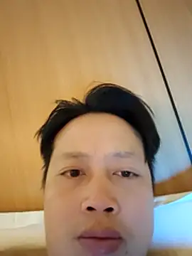 ZHU520520 online show from May 5, 2026, 2:19 am