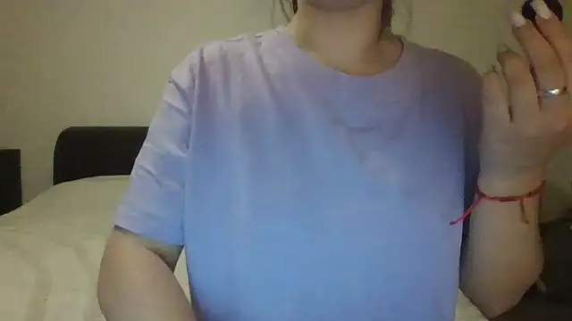 Snapshot of VanesaJewelz chatting on March 2, 2025, 8:40 pm VanesaJewelz online show from March 2, 2025, 8:40 pm