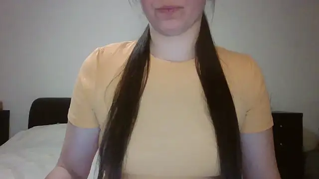 Snapshot of VanesaJewelz chatting on March 5, 2025, 5:50 pm VanesaJewelz online show from March 5, 2025, 5:50 pm