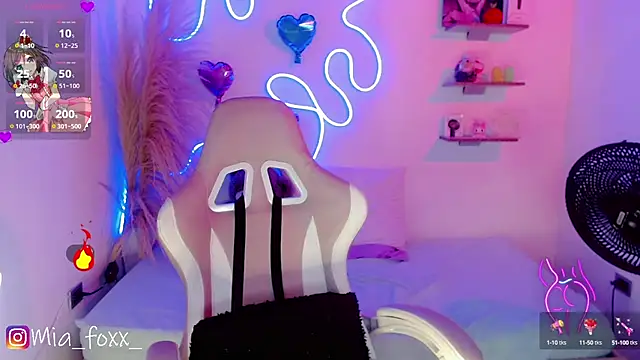 Snapshot of Mia_foxx_ chatting on February 5, 2025, 9:07 pm Mia foxx online show from February 5, 2025, 9:07 pm