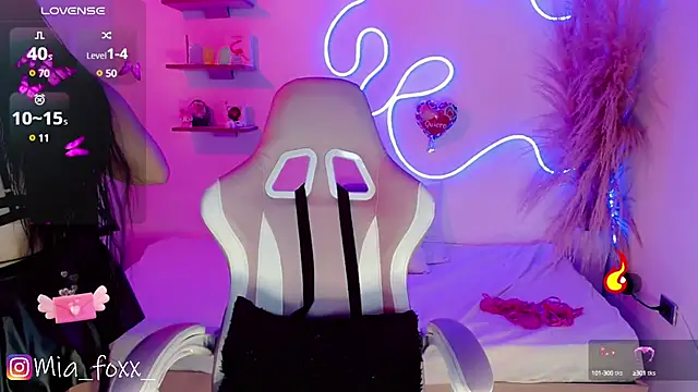 Snapshot of Mia_foxx_ chatting on March 7, 2025, 9:06 pm Mia foxx online show from March 7, 2025, 9:06 pm