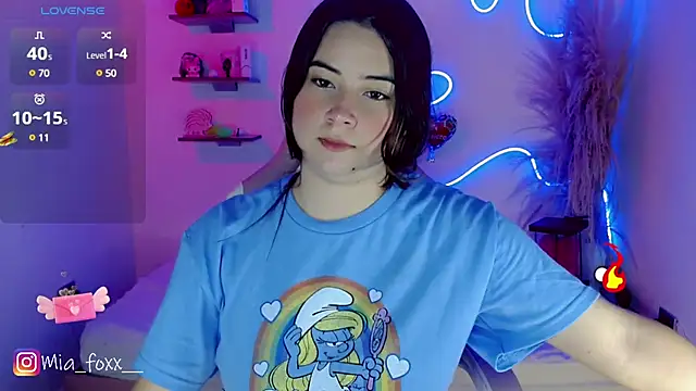 Snapshot of Mia_foxx_ chatting on March 17, 2025, 9:13 pm Mia foxx online show from March 17, 2025, 9:13 pm