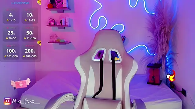 Snapshot of Mia_foxx_ chatting on March 18, 2025, 9:10 pm Mia foxx online show from March 18, 2025, 9:10 pm