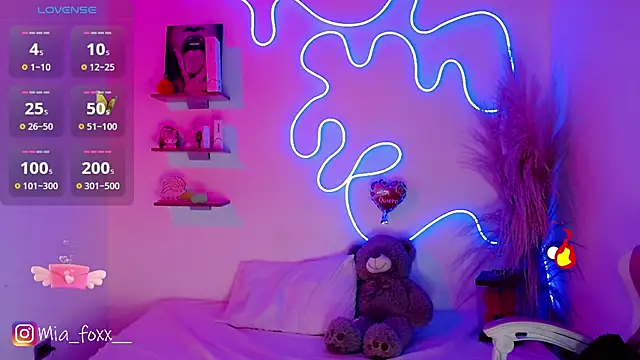 Snapshot of Mia_foxx_ chatting on March 20, 2025, 9:02 pm Mia foxx online show from March 20, 2025, 9:02 pm