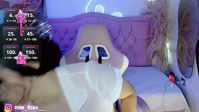 Snapshot of Mia_foxx_ chatting on September 30, 2025, 9:09 pm Mia foxx online show from September 30, 2025, 9:09 pm