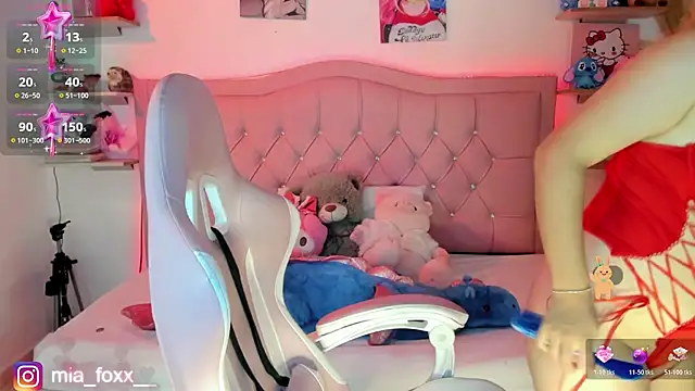 Snapshot of Mia_foxx_ chatting on November 11, 2025, 9:04 pm Mia foxx online show from November 11, 2025, 9:04 pm