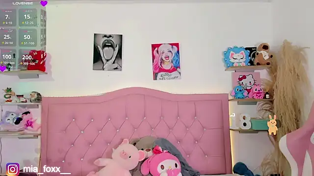 Snapshot of Mia_foxx_ chatting on November 13, 2025, 9:03 pm Mia foxx online show from November 13, 2025, 9:03 pm