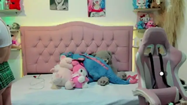 Snapshot of Mia_foxx_ chatting on November 15, 2025, 8:05 pm Mia foxx online show from November 15, 2025, 8:05 pm