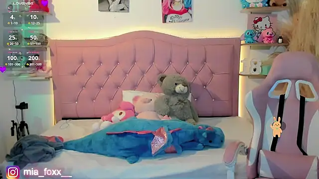 Snapshot of Mia_foxx_ chatting on November 20, 2025, 9:03 pm Mia foxx online show from November 20, 2025, 9:03 pm
