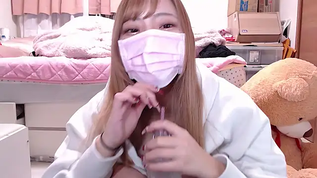 Snapshot of _chanMOMO_ chatting on January 3, 2025, 7:38 am chanMOMO online show from January 3, 2025, 7:38 am