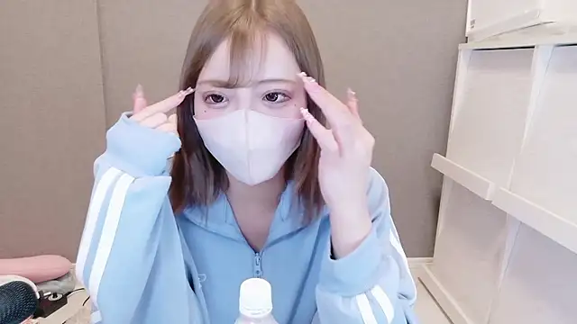 Snapshot of _chanMOMO_ chatting on April 6, 2026, 11:55 am chanMOMO online show from April 6, 2026, 11:55 am