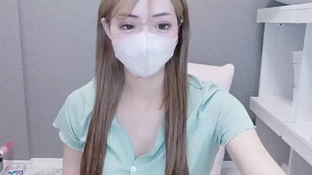 Snapshot of _chanMOMO_ chatting on July 13, 2026, 11:02 am chanMOMO online show from July 13, 2026, 11:02 am