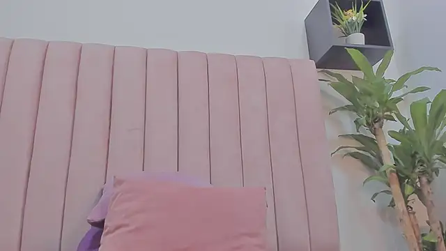 Snapshot of camila__herrera chatting on February 26, 2025, 9:21 am camila herrera online show from February 26, 2025, 9:21 am