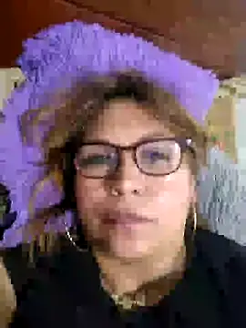 Snapshot of Kazsandraa chatting on March 17, 2025, 5:16 pm Kazsandraa online show from March 17, 2025, 5:16 pm