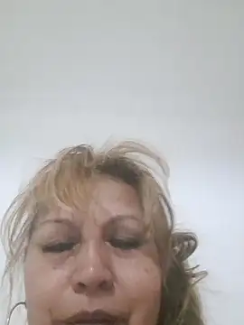 Kazsandraa online show from May 5, 2026, 7:16 am
