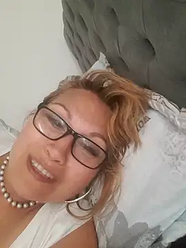 Kazsandraa online show from May 15, 2026, 6:26 pm