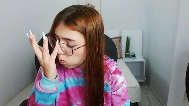 liseth fox online show from February 17, 2025, 12:48 pm