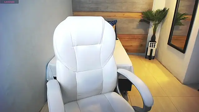 liseth fox online show from March 14, 2025, 11:00 pm