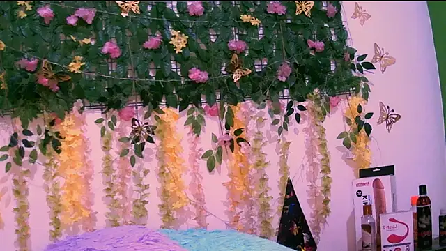 Crysrus online show from October 10, 2025, 12:09 am