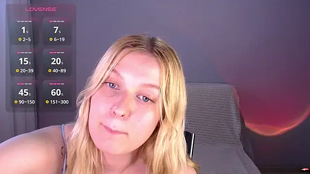 Snapshot of EmiliaDuchess chatting on June 19, 2026, 2:32 pm EmiliaDuchess online show from June 19, 2026, 2:32 pm