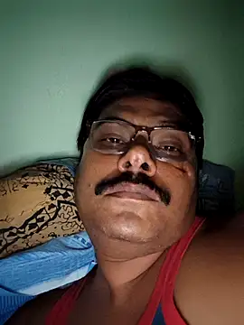 Snapshot of Srmotrs chatting on May 3, 2026, 9:21 pm Srmotrs online show from May 3, 2026, 9:21 pm