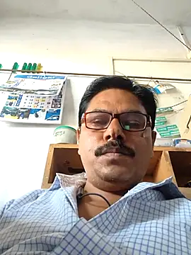 Snapshot of Srmotrs chatting on May 4, 2026, 12:01 pm Srmotrs online show from May 4, 2026, 12:01 pm