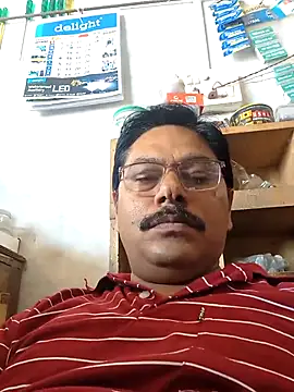 Snapshot of Srmotrs chatting on May 8, 2026, 5:24 am Srmotrs online show from May 8, 2026, 5:24 am