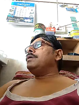 Snapshot of Srmotrs chatting on May 31, 2026, 6:31 am Srmotrs online show from May 31, 2026, 6:31 am