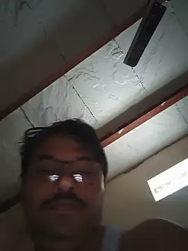 Snapshot of Srmotrs chatting on June 8, 2026, 12:58 am Srmotrs online show from June 8, 2026, 12:58 am