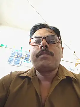 Snapshot of Srmotrs chatting on June 20, 2026, 7:55 am Srmotrs online show from June 20, 2026, 7:55 am