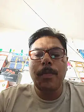 Snapshot of Srmotrs chatting on June 30, 2026, 7:20 am Srmotrs online show from June 30, 2026, 7:20 am