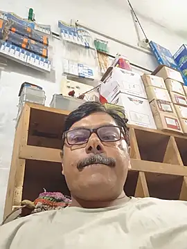 Snapshot of Srmotrs chatting on July 20, 2026, 1:13 pm Srmotrs online show from July 20, 2026, 1:13 pm
