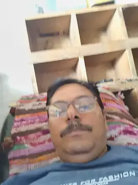 Snapshot of Srmotrs chatting on July 21, 2026, 10:06 am Srmotrs online show from July 21, 2026, 10:06 am