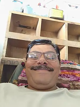Snapshot of Srmotrs chatting on July 29, 2026, 7:39 am Srmotrs online show from July 29, 2026, 7:39 am