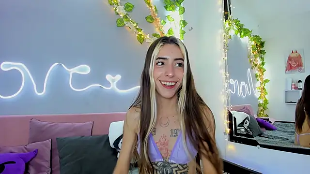 Snapshot of YouliteSllut2 chatting on December 27, 2024, 1:22 am YouliteSllut2 online show from December 27, 2024, 1:22 am