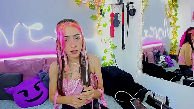 Snapshot of YouliteSllut2 chatting on January 10, 2025, 12:17 am YouliteSllut2 online show from January 10, 2025, 12:17 am